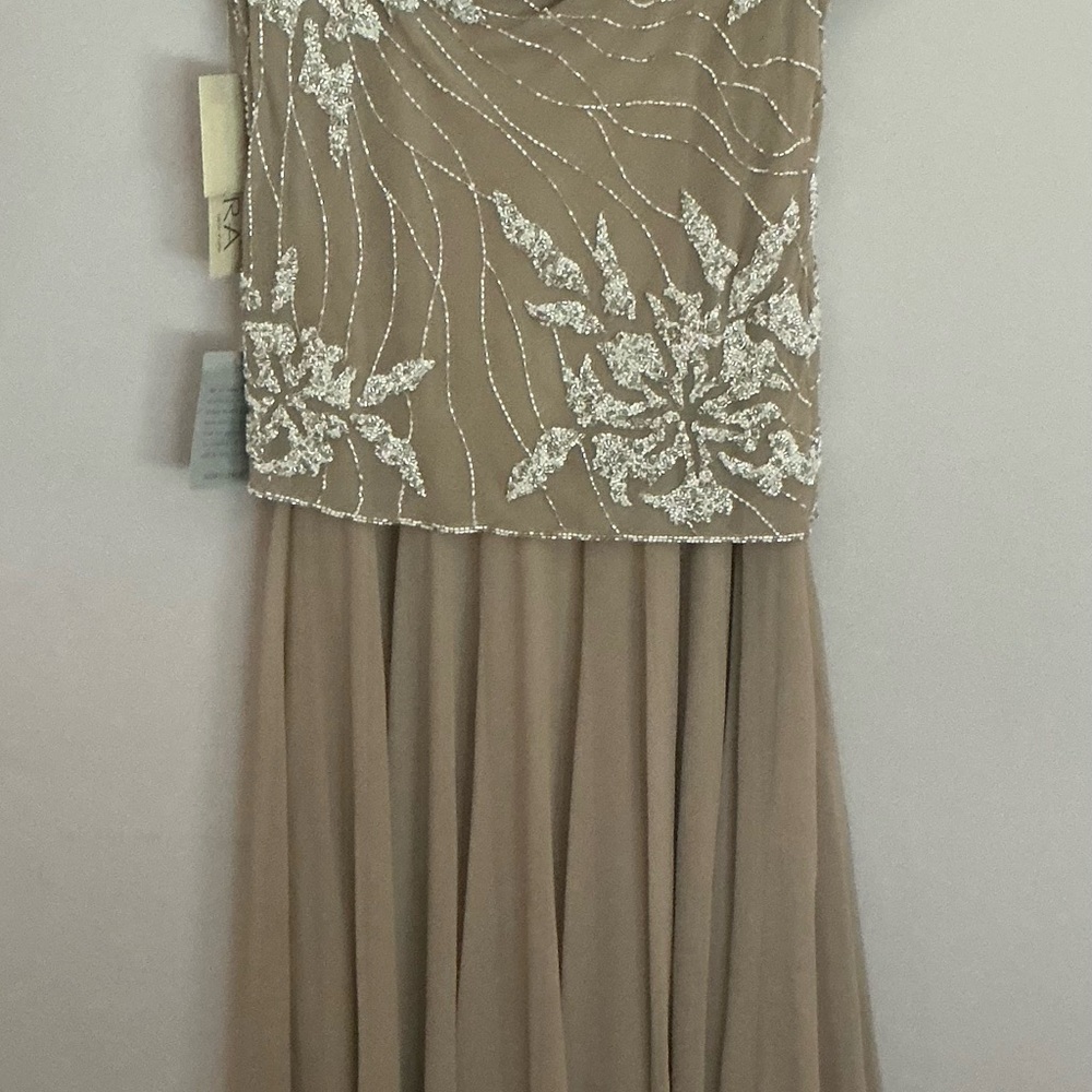 JKara Beautiful Beige Polyester Chiffon Ball Gown Hand Beaded   Size 10   NWT - Picture 4 of 11